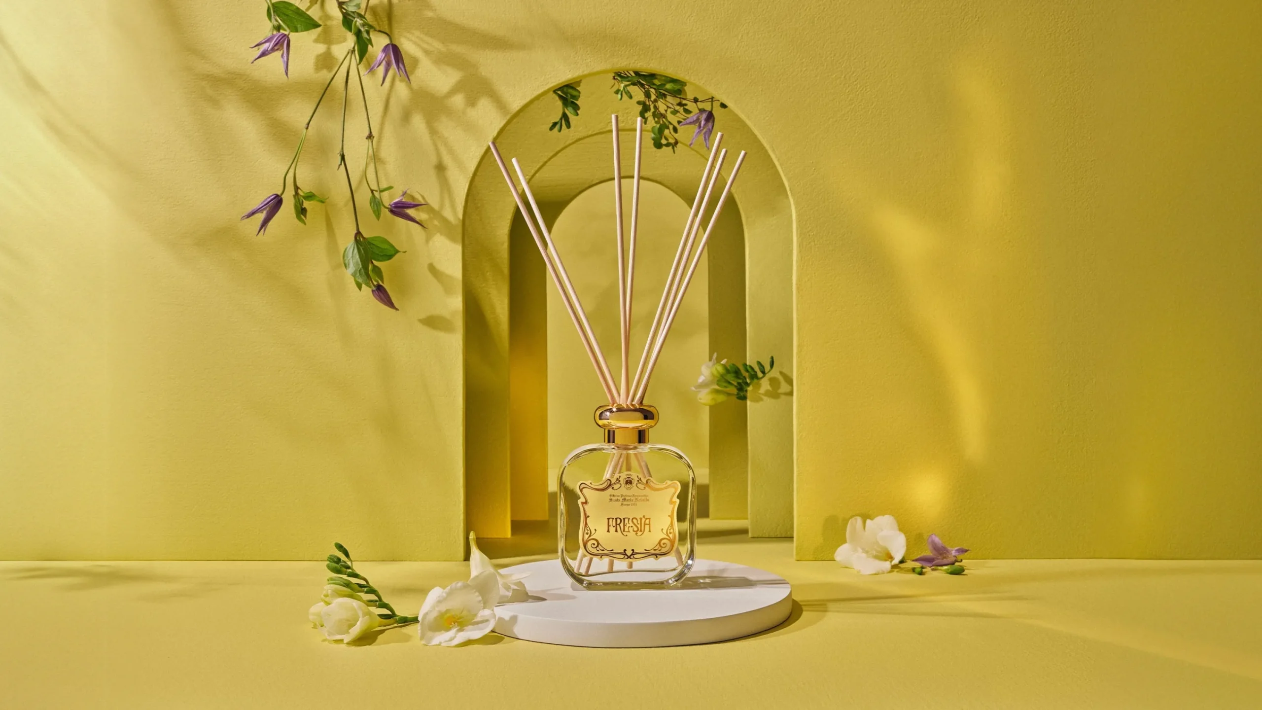 profumo_per_ambiente_fresia_0.webp Fashion Santa Maria Novella Profumo per Ambiente Fresia